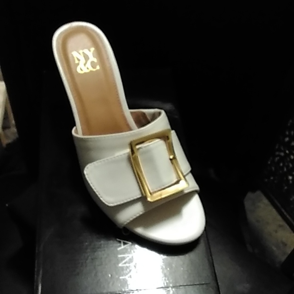 Women's shoes